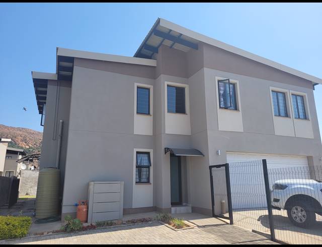 4 BEDROOM SECTIONAL TITLE TO LET IN DONKERHOEK AH